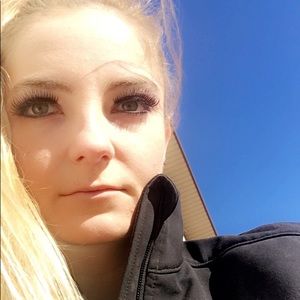 Meet your Posher, Maya